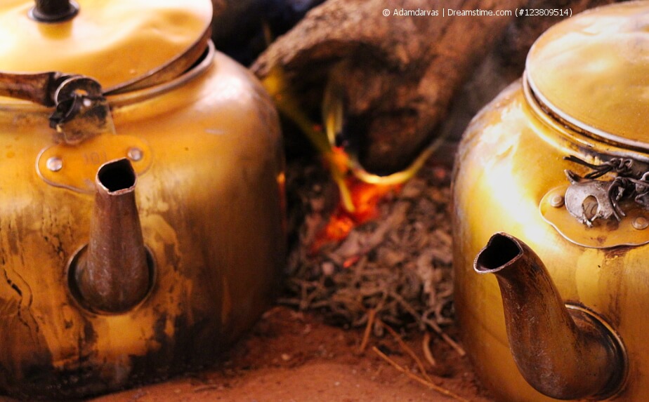 Berber-Tee - Zubereitung auf dem offenen Feuer